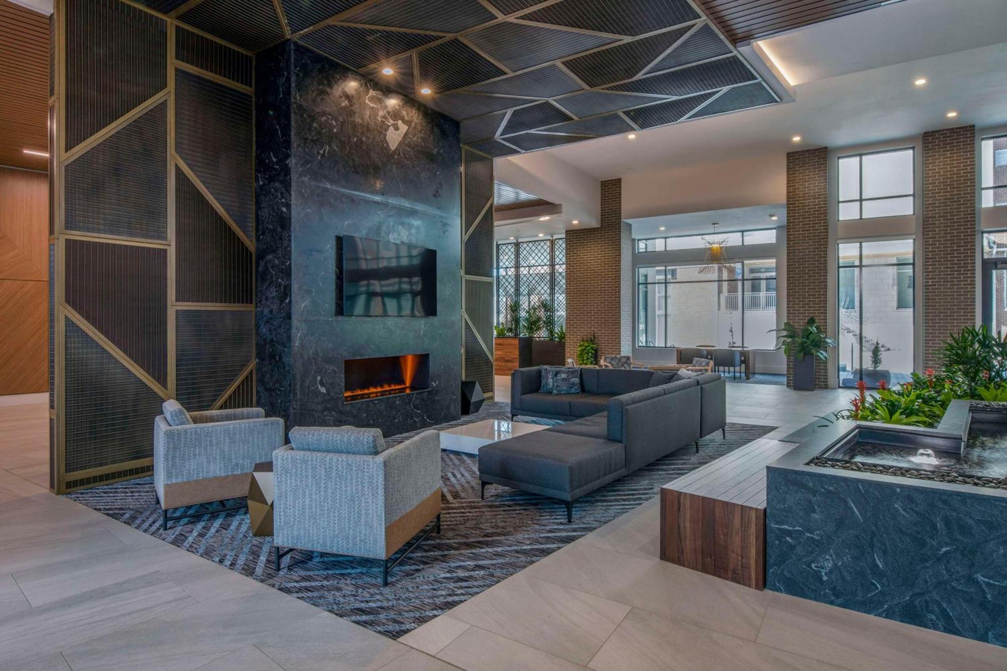 Hotel Embassy By Hilton Downtown