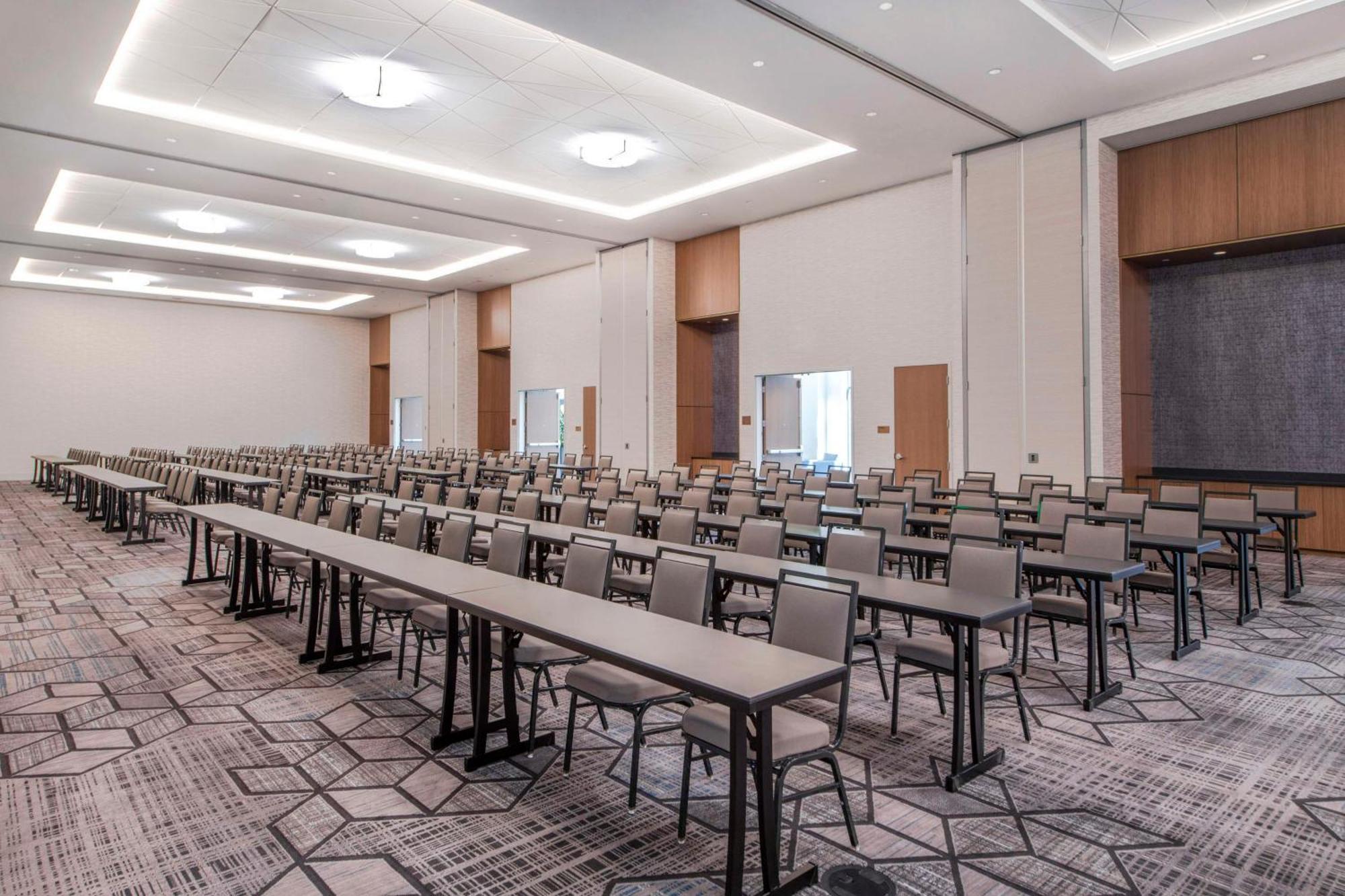 Hotel Embassy By Hilton Downtown 4*