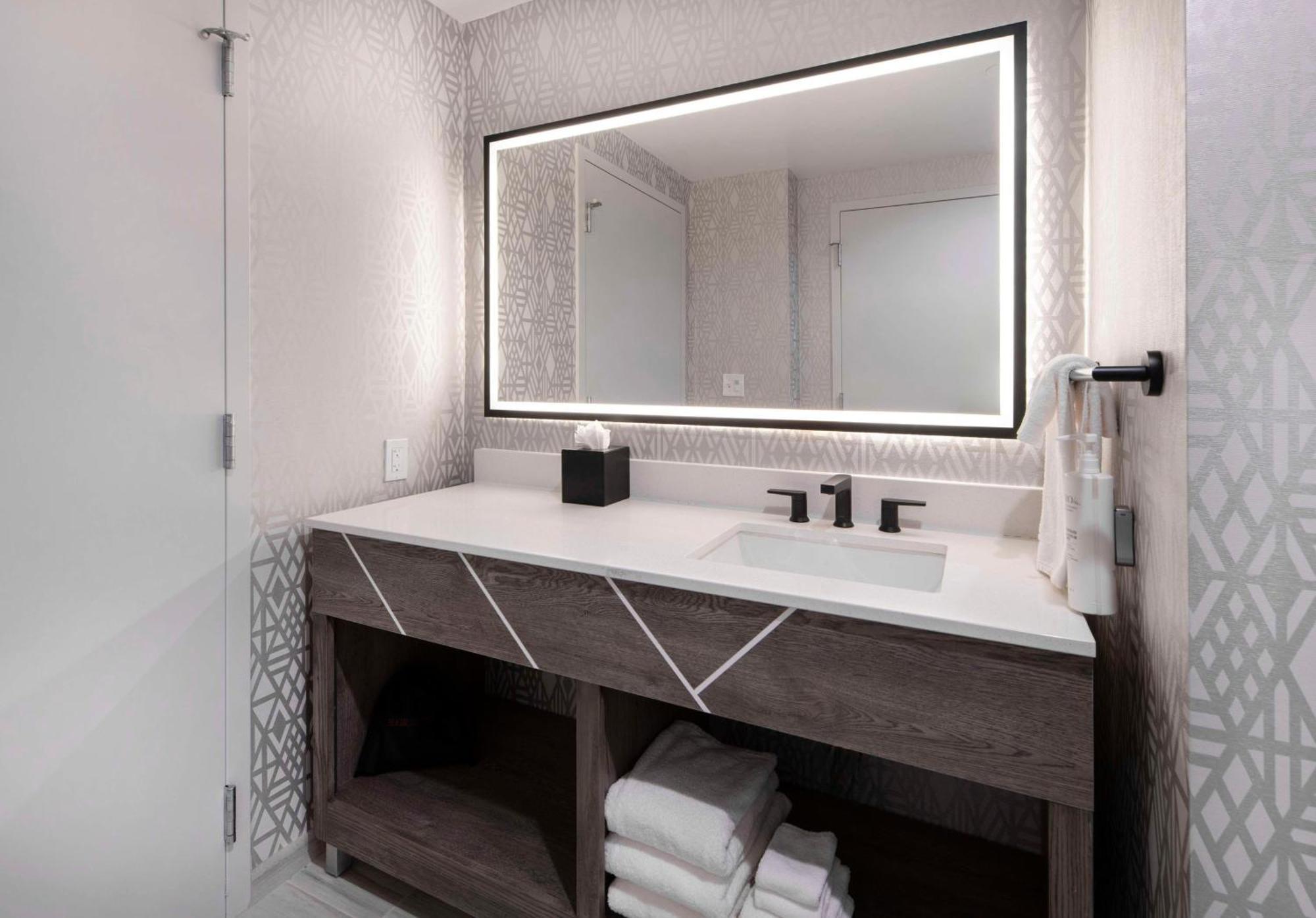 Embassy By Hilton Downtown 4* Asheville