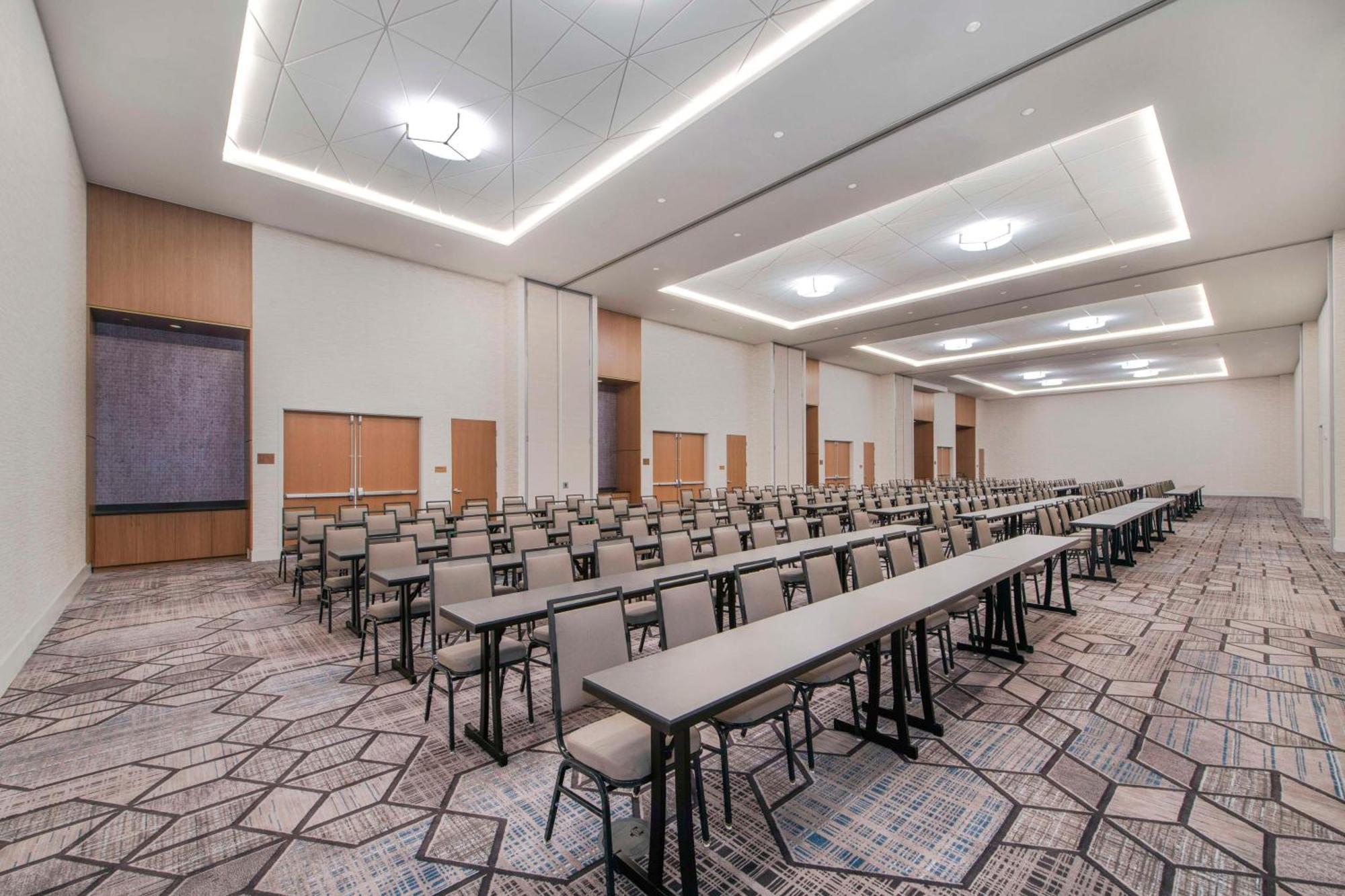 Hotel Embassy By Hilton Downtown 4*