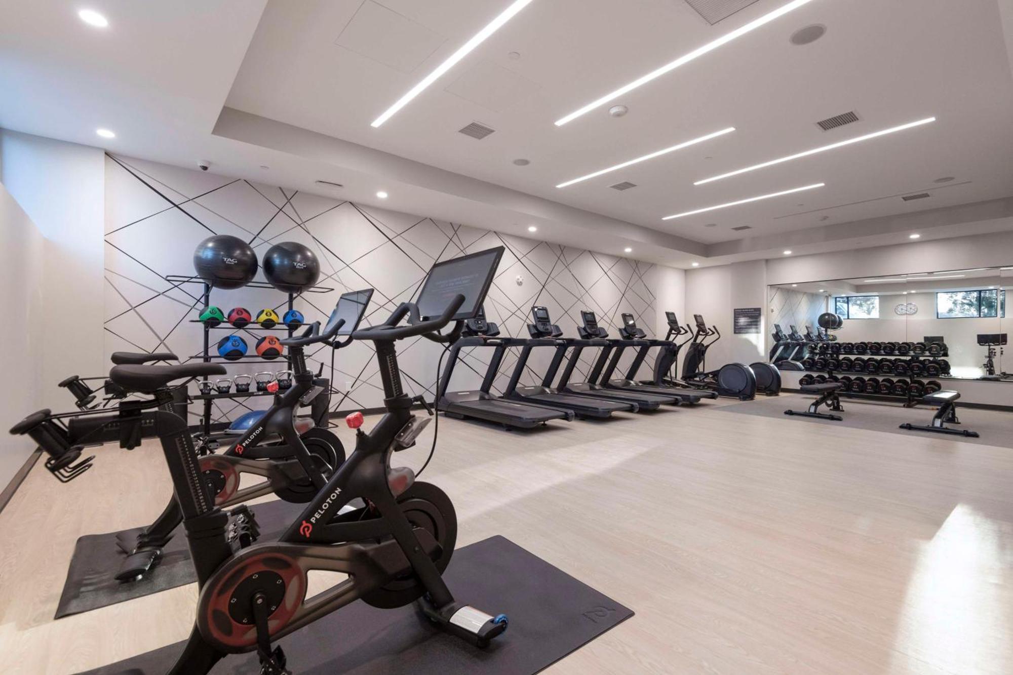 Embassy By Hilton Downtown 4*